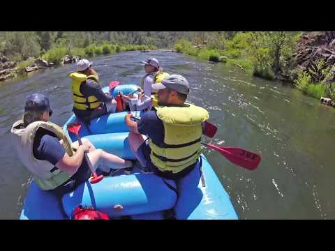 Rafting en aguas bravas por el río South Fork American