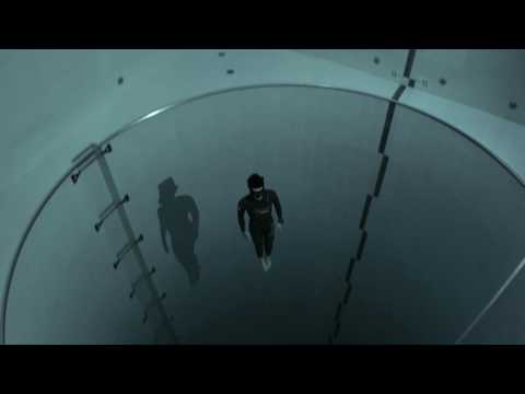 Y40-Sprung: Guillaume Néry erkundet das tiefste Becken der Welt