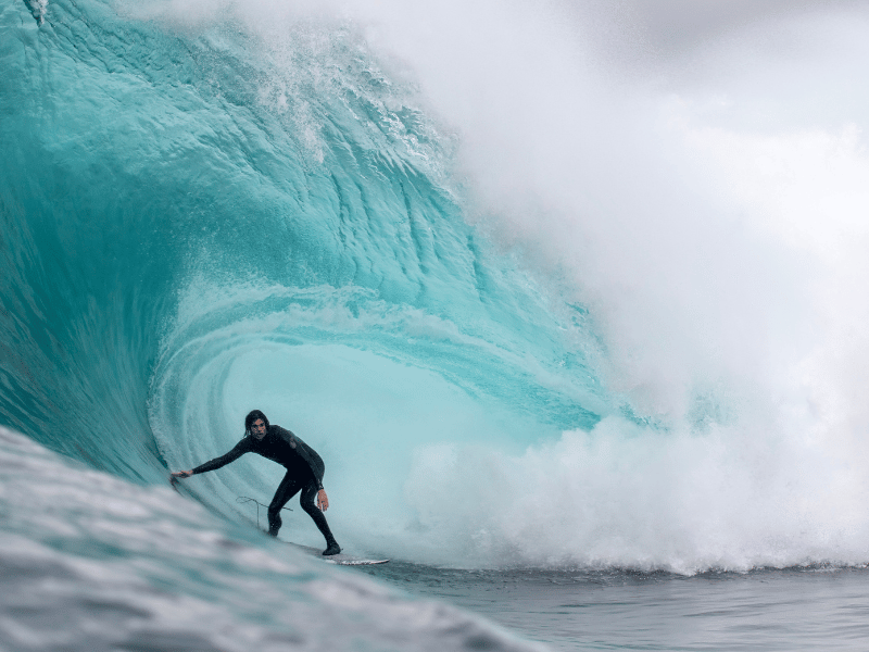 10 films documentaires sur le surf qui vous feront regretter l'océan