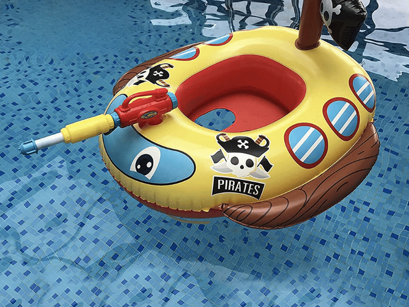 Pool float with Water Gun