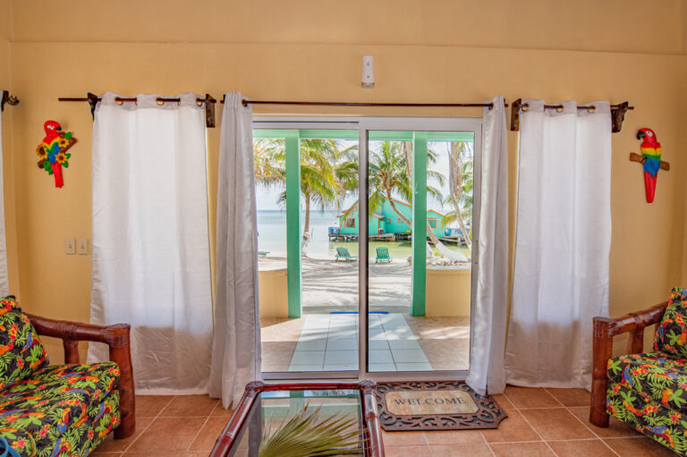 Where To Stay In Belize For Snorkeling? 10 Best Resorts