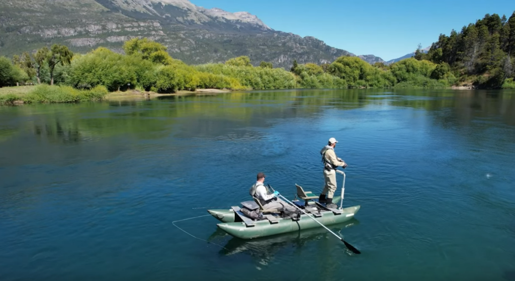 Mejor Barco Pontón Hinchable Sea Eagle FoldCat 375fc Pesca En La Patagonia Con Denis Isbister. Fuente: SeaEagle.com